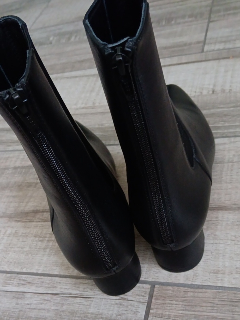 QUINCE..ITALIAN LEATHER KITTEN HEEL BOOTIES..SIZE 7 - Picture 5 of 7